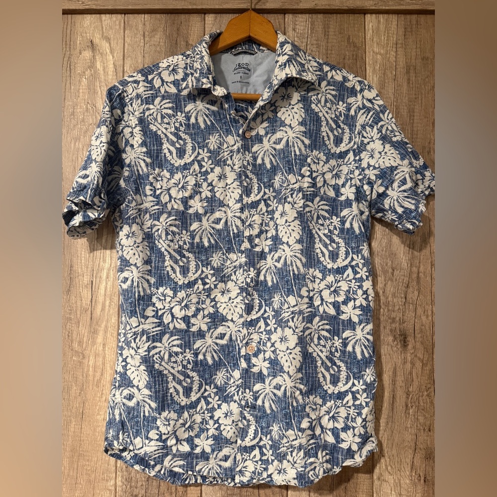 IZOD Men’s 100% cotton Blue Hawaiian Print Short-Sleeve Shirt
